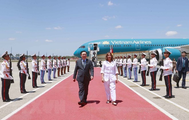 NA Chairman Vuong Dinh Hue arrives in Havana, starting official visit to Cuba