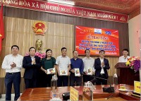 Trao tặng thư viện số và máy tính bảng cho cán bộ, giáo viên, học sinh... tại Yên Định, Thanh Hoá
