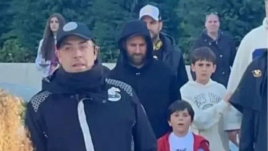 Pháp: Lionel Messi cùng vợ và các con đi chơi công viên ngày cuối tuần