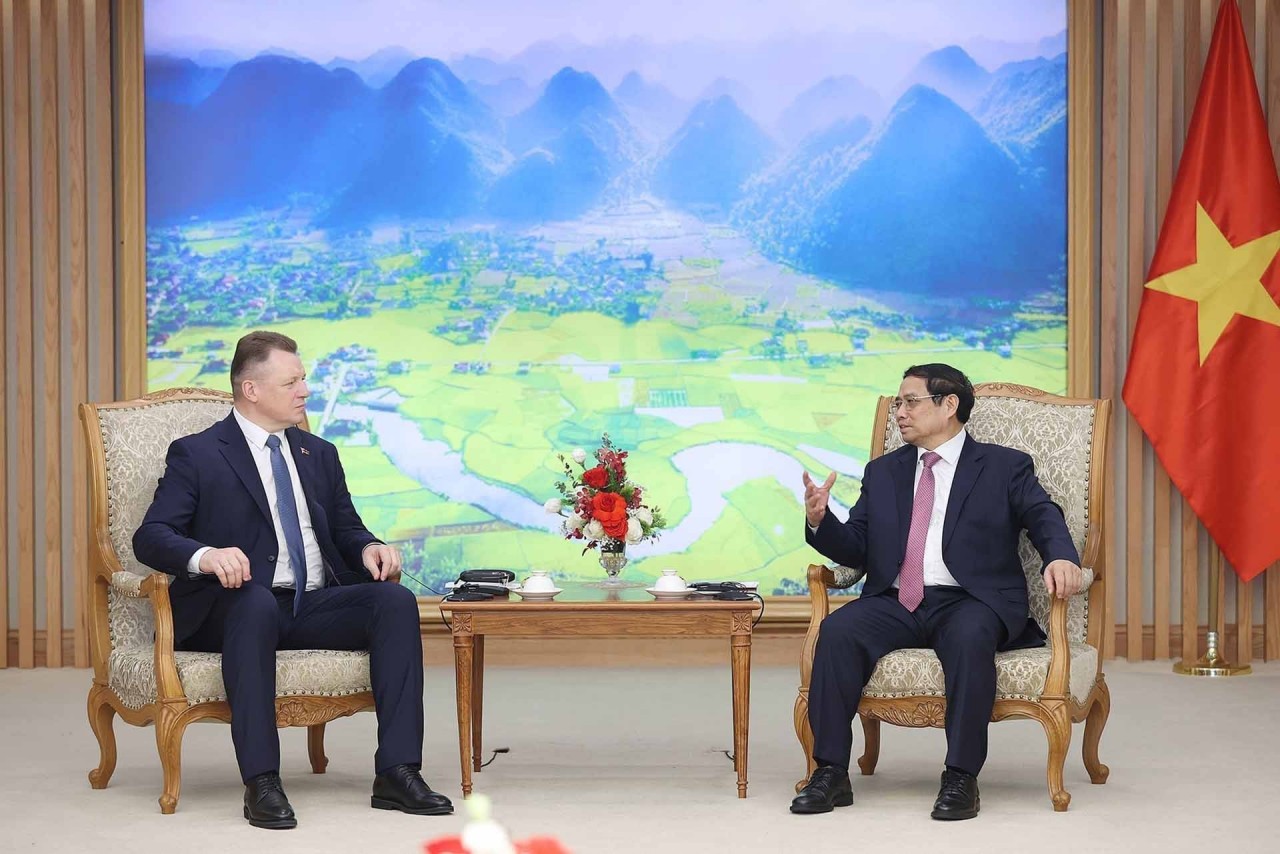 Prime Minister Pham Minh Chinh receives Belarusian Minister of Emergencies