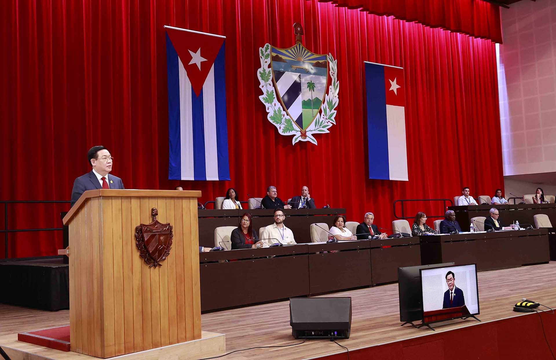 Chủ tịch Quốc hội Vương Đình Huệ dự và phát biểu tại phiên họp đặc biệt của Quốc hội Cuba khóa X và Lễ kỷ niệm 62 năm Chiến thắng Giron. (Nguồn: TTXVN)