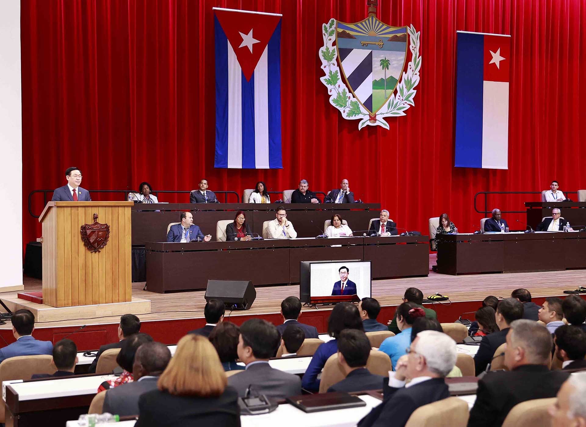 Chủ tịch Quốc hội Vương Đình Huệ dự và phát biểu tại phiên họp đặc biệt của Quốc hội Cuba khóa X và Lễ kỷ niệm 62 năm Chiến thắng Giron. (Nguồn: TTXVN)