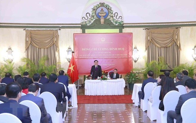 NA Chairman Vuong Dinh Hue meets Vietnamese community in Cuba