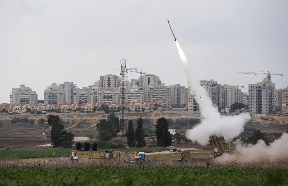 (04.20) Các đợt phóng tên lửa đáp trả của Israel về phía các tay súng Hamas và Lebanon nhằm vào các mục tiêu có giá trị chiến lược thấp và không gây thương vong - Ảnh minh họa. (Nguồn: Reuters)