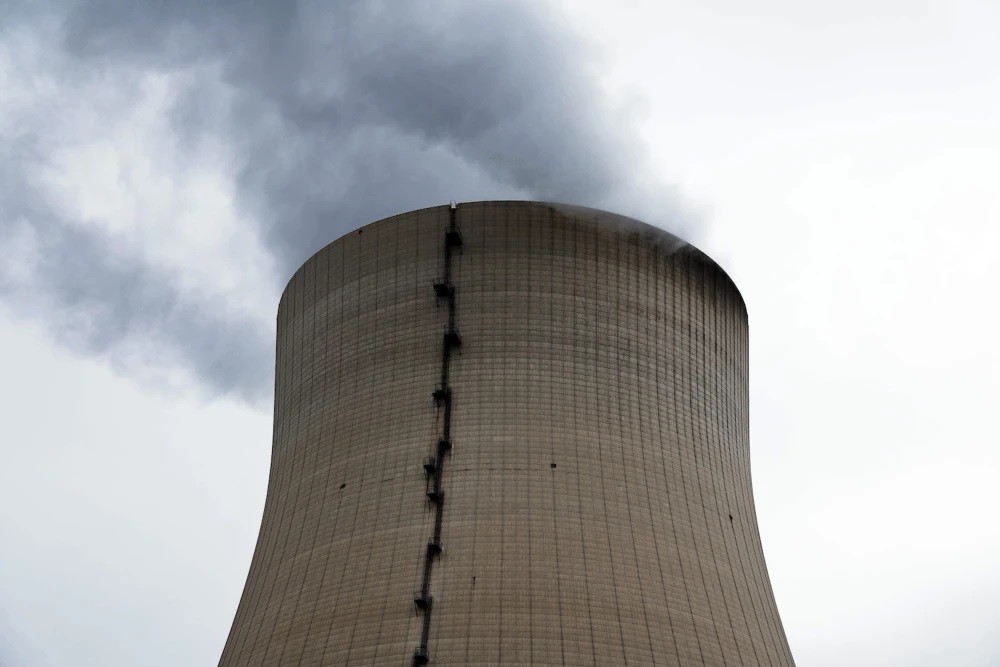 (04.20) Khung cảnh bên ngoài nhà máy điện hạt nhân Isar 2 tại Essenbach, Đức ngày 13/4/2023. (Chú thích: Getty Images)