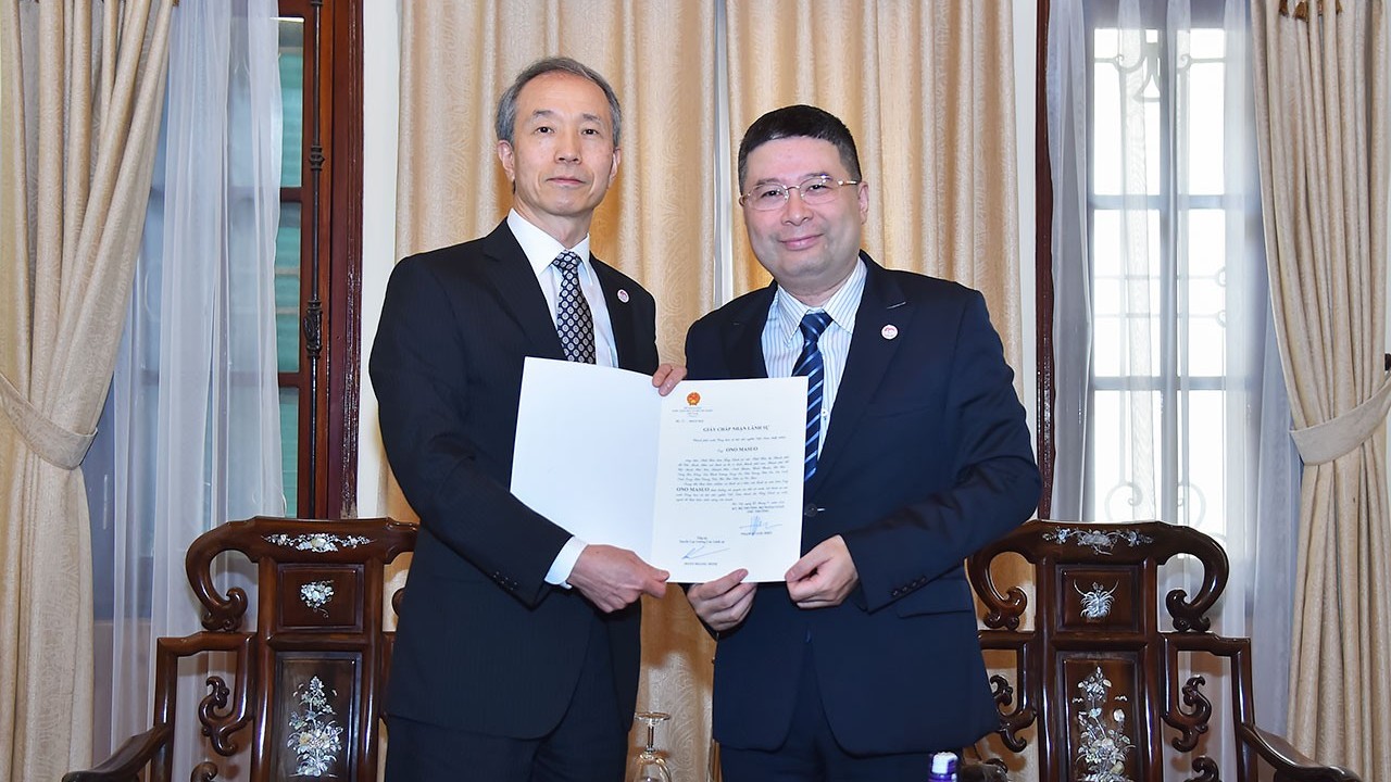 Trao Giấy chấp nhận lãnh sự cho Tổng Lãnh sự Nhật Bản tại TP. Hồ Chí Minh