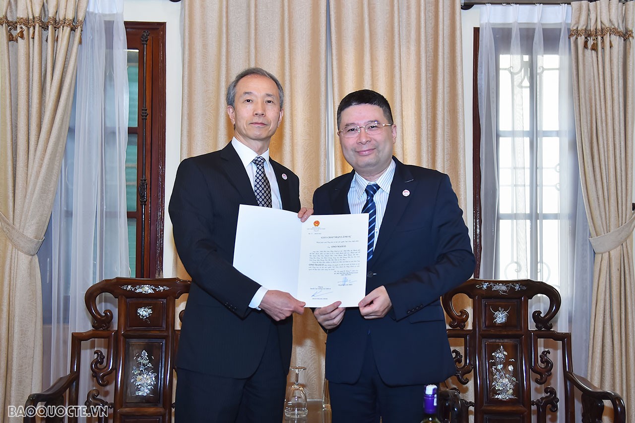 Trao Giấy chấp nhận lãnh sự cho Tổng Lãnh sự Nhật Bản tại TP. Hồ Chí Minh