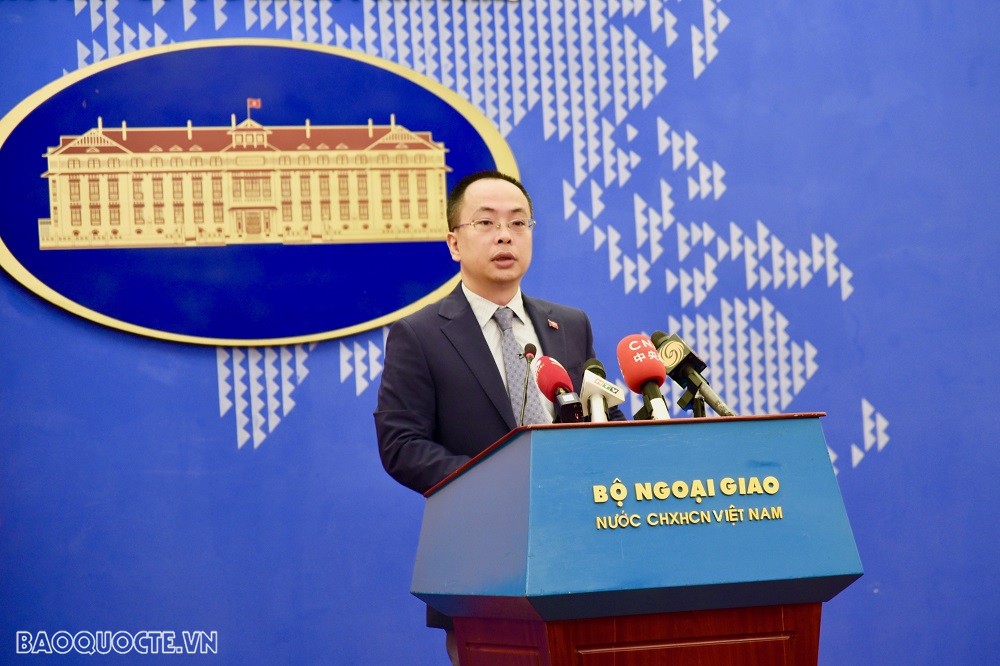 (04.20) Phó phát ngôn Đoàn Khắc Việt khẳng định Việt Nam đang tích cực triển khai các nỗ lực bảo hộ công dân tại Sudan. (Ảnh: Minh Quân)