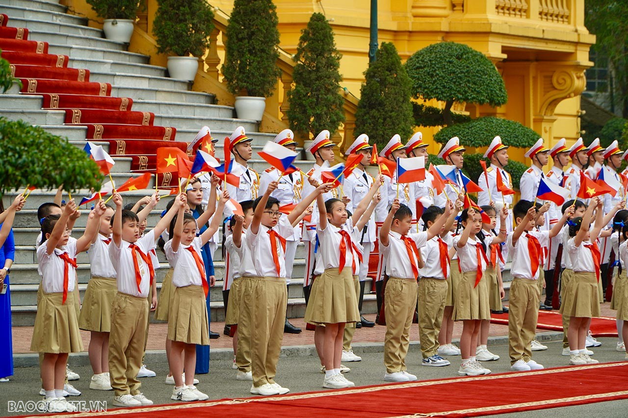 Official welcome ceremony held for Czech Prime Minister