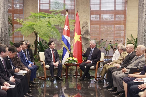 NA Chairman Vuong Dinh Hue meets Gen. Raúl Castro Ruz, First Secretary and President of Cuba