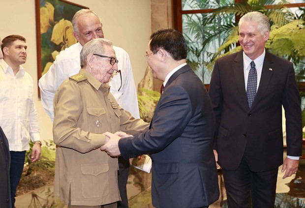 NA Chairman Vuong Dinh Hue meets Gen. Raúl Castro Ruz, First Secretary and President of Cuba