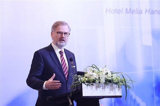 Vietnam, Czech Prime Ministers attend Business Forum to strengthen cooperation