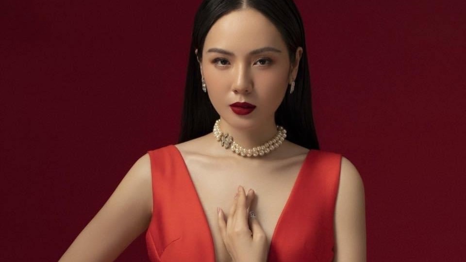 Ngắm nhan sắc Phương Linh - nữ ca sĩ có đời tư bí ẩn nhất nhì showbiz Việt
