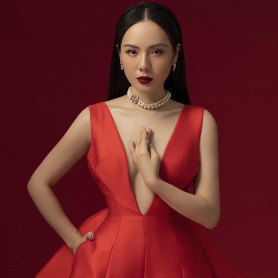 Ngắm nhan sắc Phương Linh - nữ ca sĩ có đời tư bí ẩn nhất nhì showbiz Việt