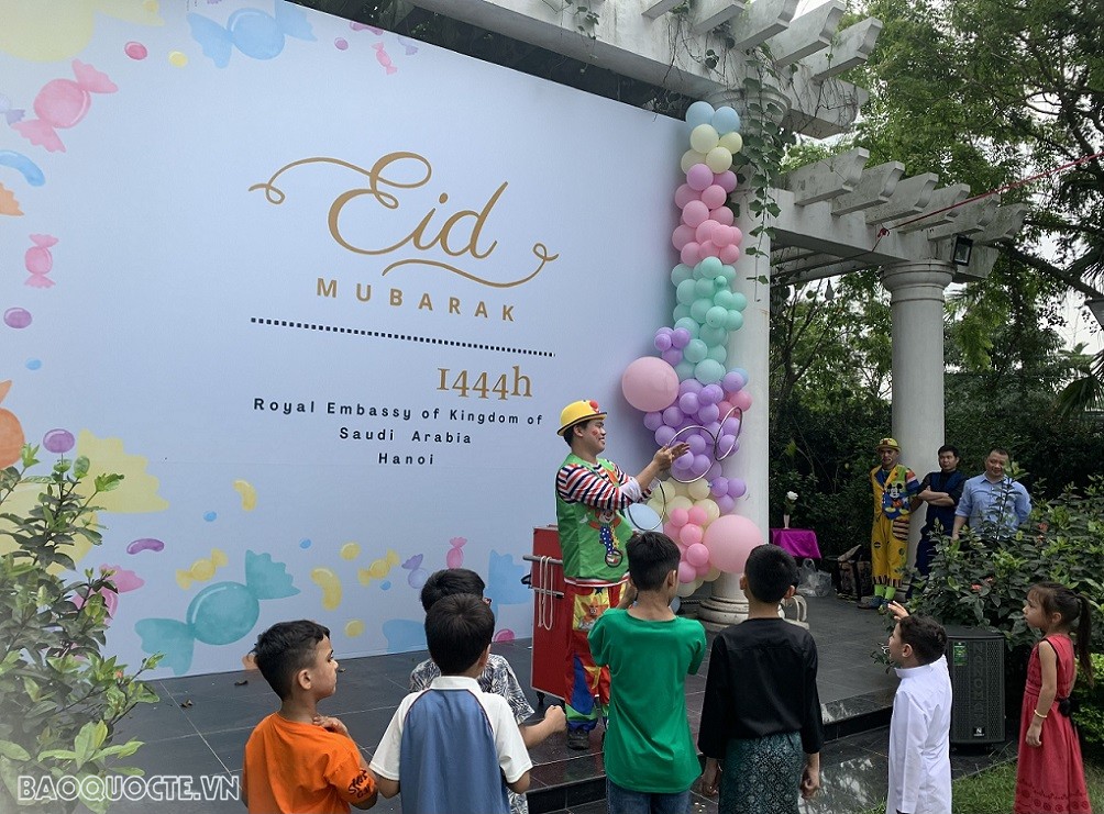 Đón mừng lễ Eid al-Fitr tràn ngập niềm vui tại Hà Nộii