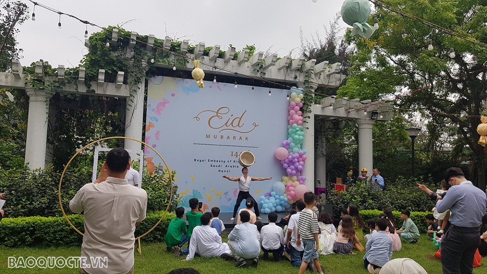 Đón mừng lễ Eid al-Fitr tràn ngập niềm vui tại Hà Nộii