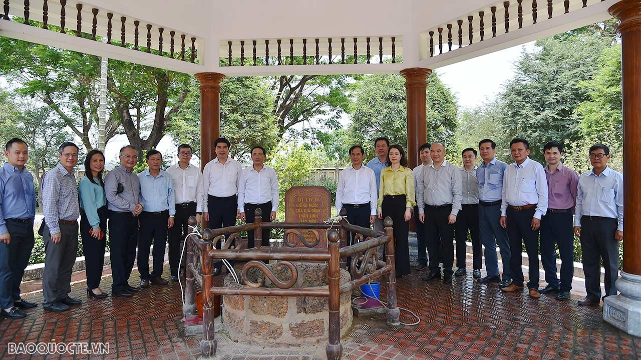 Bộ trưởng Ngoại giao Bùi Thanh Sơn dâng hương tại Bảo tàng Quang Trung, thăm làm việc tại VSIP Bình Định và 2 trung tâm khoa học