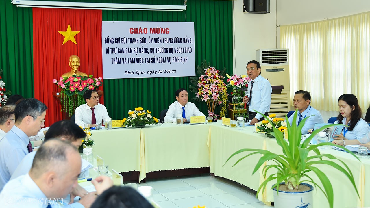 Bộ trưởng Ngoại giao Bùi Thanh Sơn thăm và làm việc tại Sở Ngoại vụ tỉnh Bình Định