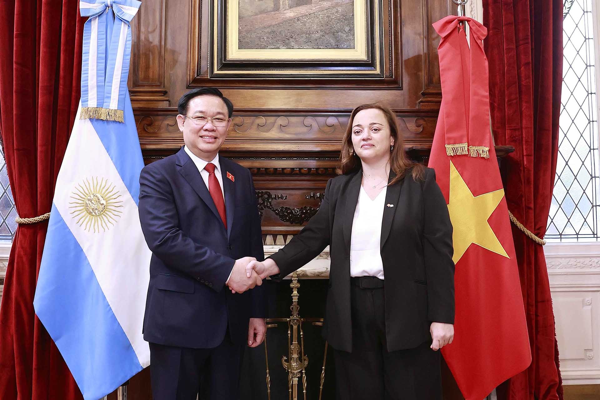 Chủ tịch Quốc hội Vương Đình Huệ và Chủ tịch Hạ viện Cộng hòa Argentina Cecilia Moreau. (Nguồn: TTXVN)