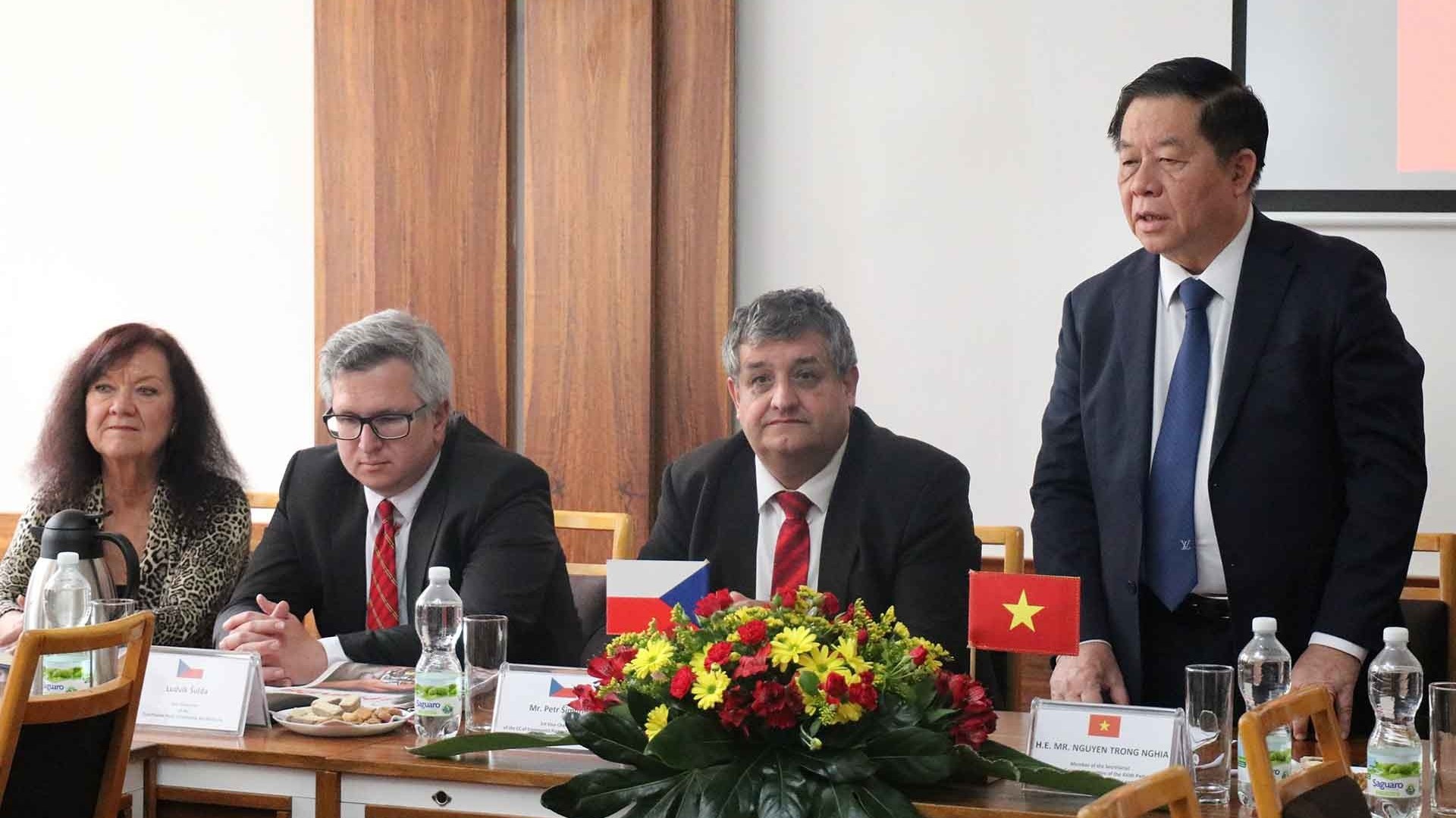 Đoàn đại biểu Đảng Cộng sản Việt Nam thăm và làm việc tại Czech