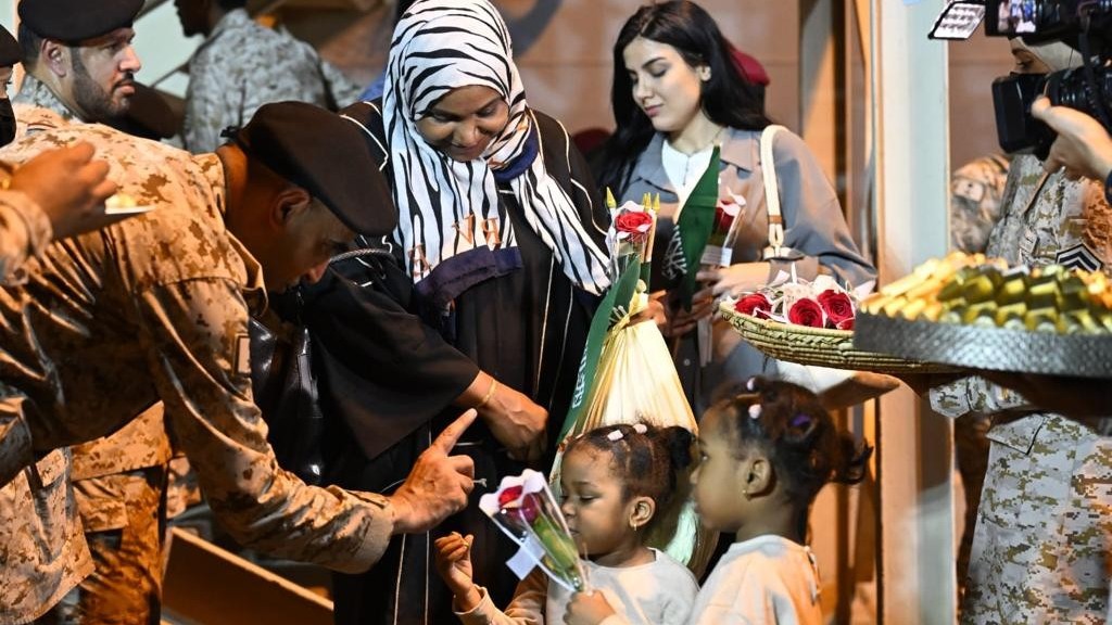 Các lực lượng Saudi Arabia nỗ lực hỗ trợ người dân sơ tán khỏi Sudan