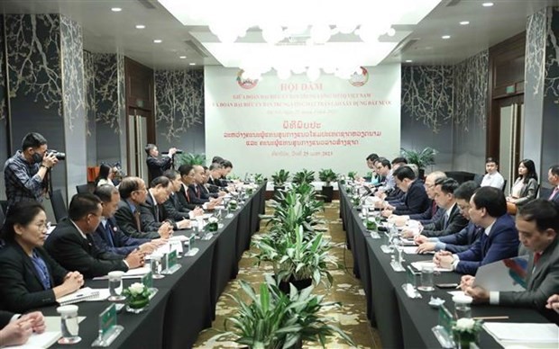 Fronts of Vietnam, Laos augment cooperation