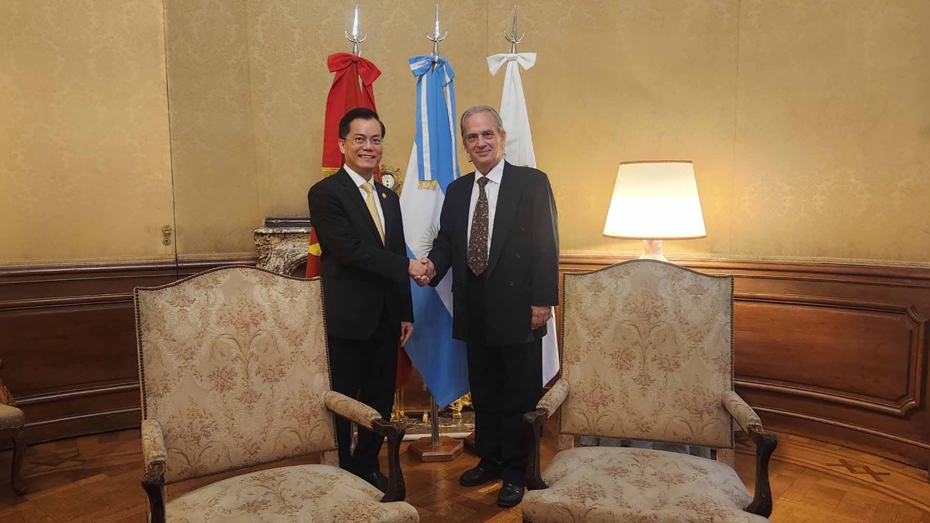 Thứ trưởng Ngoại giao Hà Kim Ngọc gặp Quyền Bộ trưởng Ngoại giao, Ngoại thương và Tôn giáo Argentina