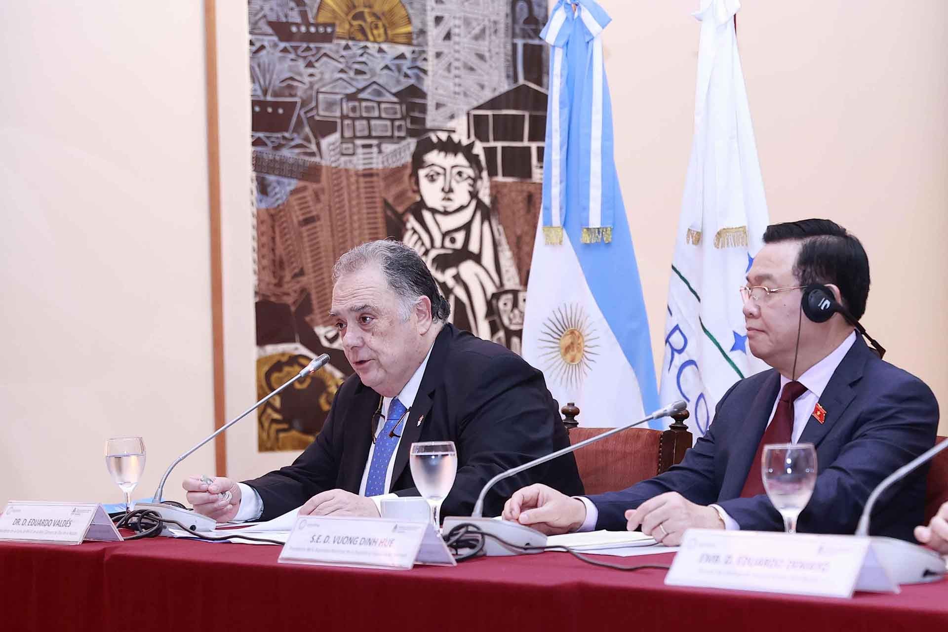 Chủ nhiệm Uỷ ban Đối ngoại Hạ viện Argentina Eduardo Félix Valdes phát biểu. (Nguồn: TTXVN)