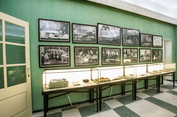 Exhibition at imperial citadel marks 48th national reunification anniversary