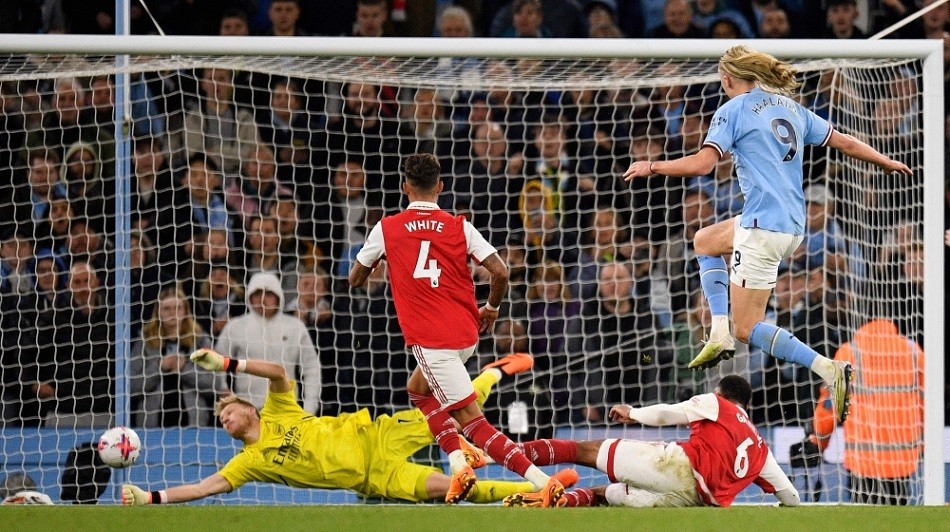 Erling Haaland lập kỷ lục ghi bàn Ngoại hạng Anh, Man City thu heph khoảng cách với Arsenal