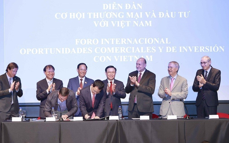 NA Chairman attends Vietnam-Argentina business forum in Santa Fe