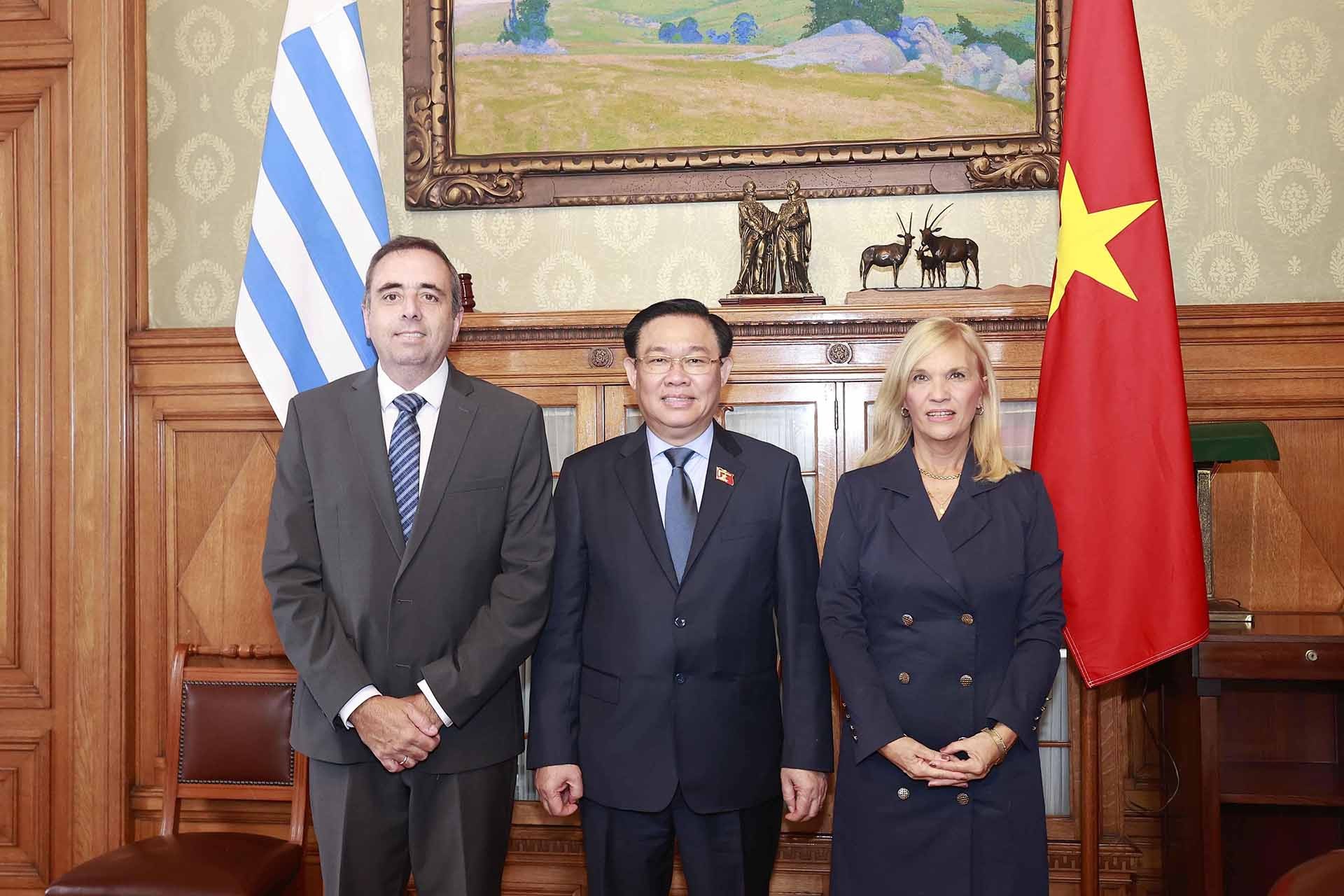 Chủ tịch Quốc hội Vương Đình Huệ hội đàm với Chủ tịch Thượng viện và Hạ viện Đông Uruguay