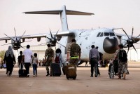 Tình hình Sudan: Thỏa thuận ngừng bắn được gia hạn; các nước tiếp tục sơ tán công dân
