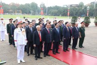 Lãnh đạo Đảng, Nhà nước vào Lăng viếng Chủ tịch Hồ Chí Minh nhân kỷ niệm 48 năm thống nhất đất nước