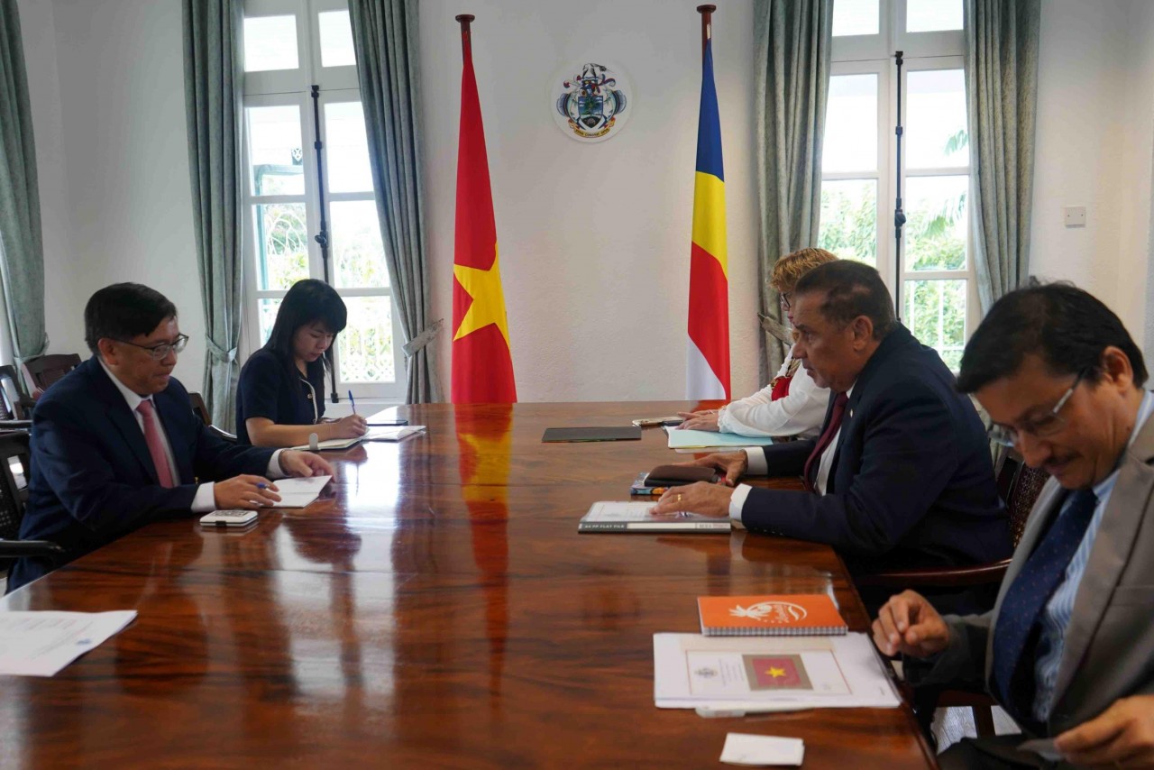 Đại sứ Việt Nam Phạm Hoàng Kim trình Thư ủy nhiệm lên Tổng thống Cộng hòa Seychelles