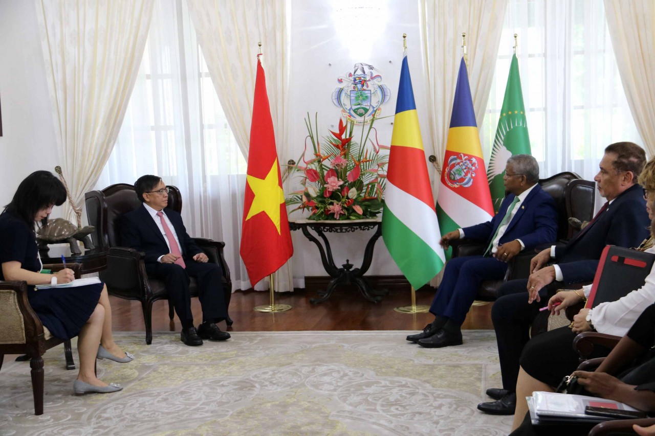 Đại sứ Phạm Hoàng Kim trình Thư ủy nhiệm lên Tổng thống Cộng hòa Seychelles