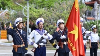 Hình ảnh lễ chào cờ ở đảo Trường Sa