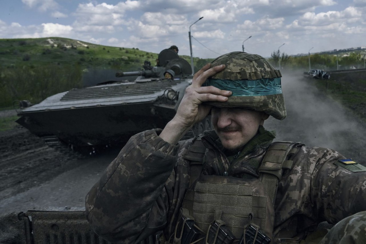Ảnh ấn tượng tuần (24-30/4): Ukraine tập trận sát biên giới Belarus, Nga ‘khoe’ bệ phóng tên lửa đạn đạo Yars, Tổng thống Hàn Quốc hát ở Nhà Trắng