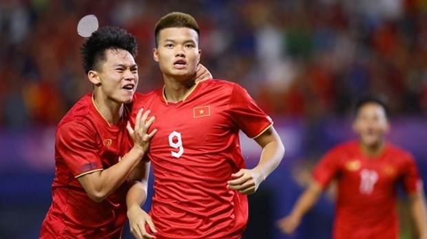 Vietnamese U22 men's football team begin SEA Games title defence with victory