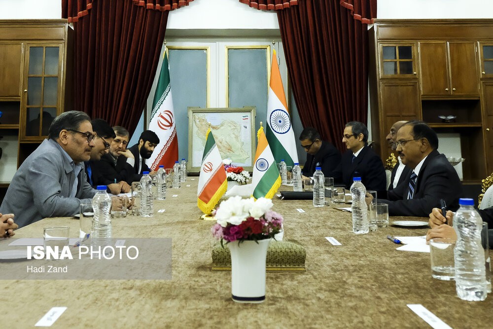 Thư ký Hội đồng An ninh Quốc gia Tối cao Iran (SNSC) Ali Shamkhani đã gặp Cố vấn An ninh Quốc gia Ấn Độ Ajit Doval tại Tehran ngày 1/5. 