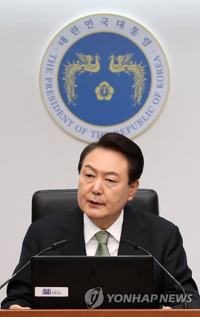 Tổng thống Hàn Quốc Yoon Suk Yeol phát biểu trong cuộc họp nội các tại văn phòng tổng thống ở Seoul vào ngày 2/5/2023. (Nguồn: Yonhap)