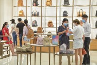 Dân Trung Quốc lại 'cuồng say' mua sắm