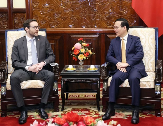 President Vo Van Thuong (R) receives British Ambassador to Vietnam Iain Frew on April 28. (Photo: VNA)