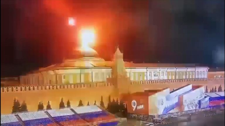 Điện Kremlin bị tấn công: Nga tố Ukraine chủ mưu; tình hình Tổng thống Putin; Mỹ và Kiev nói gì? (Nguồn: Sky News)
