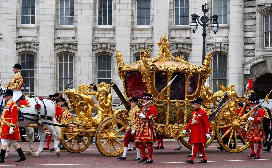 (05.04) Xe ngựa Gold State Coach với nhiều họa tiết bằng vàng sẽ xuất hiện trong Lễ đăng quang của Vua Charles III. (Nguồn: Alamy)