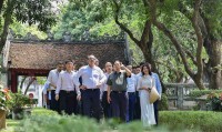 Thủ tướng Luxembourg thăm Văn Miếu-Quốc Tử Giám và Bảo tàng Mỹ thuật Việt Nam