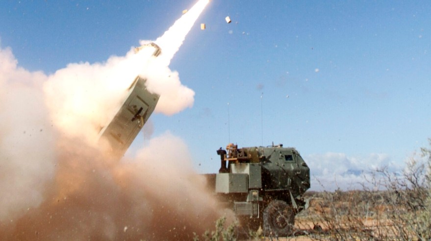 Nguyên mẫu Tên lửa tấn công chính xác (PrSM) của Lockheed được bắn từ xe tải phóng HIMARS của quân đội. (Nguồn: US Army)