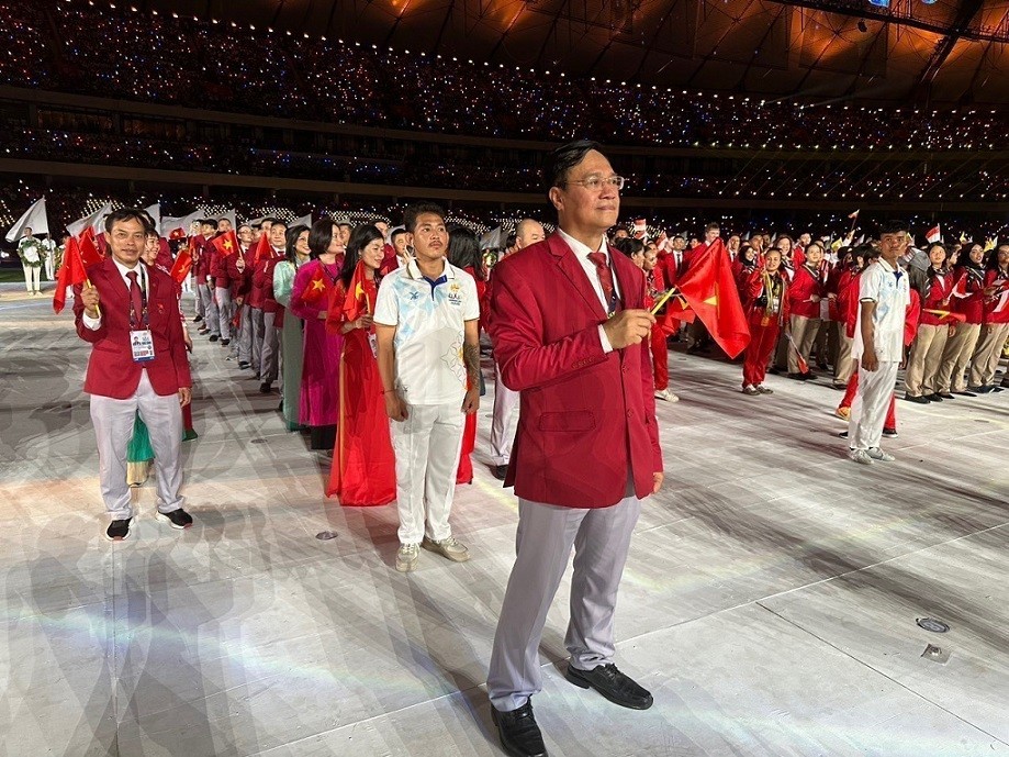 Vietnam team attend SEA Games 32 opening ceremony in Phnom Penh, Cambodia