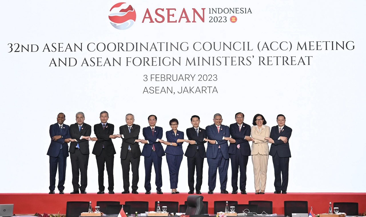 Các Bộ trưởng Ngoại giao tại Hội nghị Hội đồng Điều phối ASEAN (ACC) lần thứ 32 được tổ chức tại Ban Thư ký ASEAN, Jakarta. (Nguồn: MOFA Indonesia)