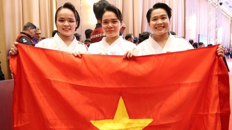 Karate artists win first gold for Vietnam at SEA Games after 18 years